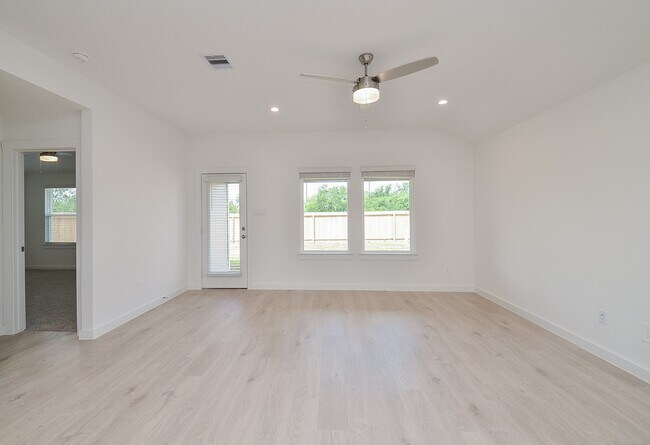 Building Photo - 7831 Sanremo Dr