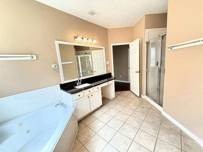 Building Photo - 2214 Jurgensen Ln