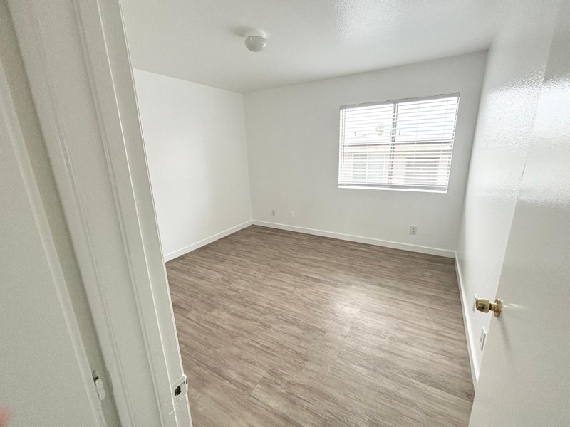 Building Photo - 530 N Ardmore Ave