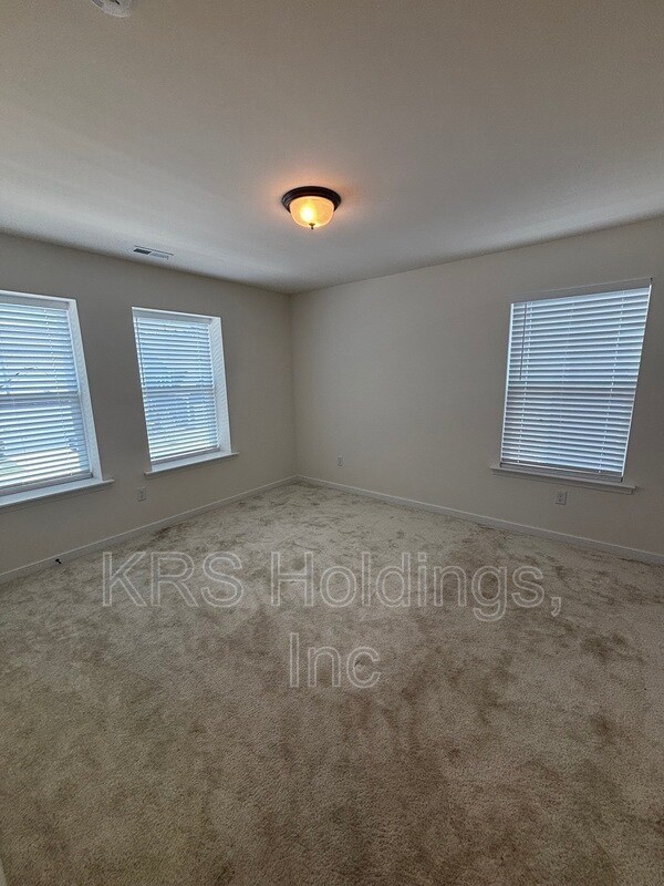 Building Photo - 2220 Patrick Dr