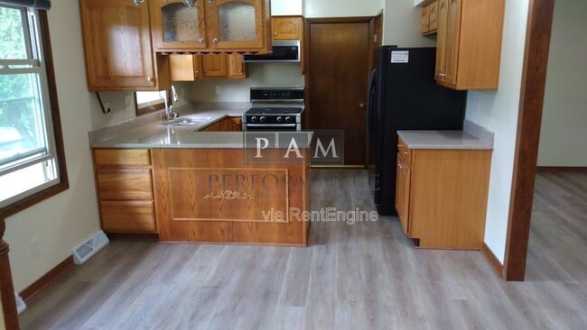 Building Photo - 8249 Imperial Dr