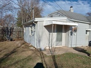 Building Photo - Newly renovated 2 bedroom