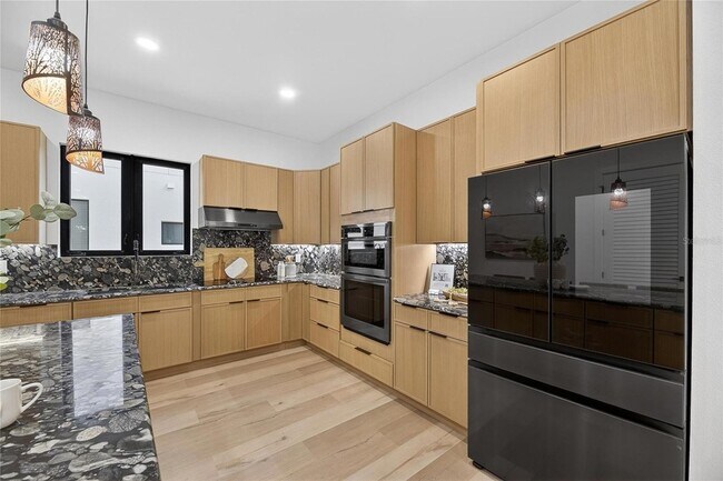 Building Photo - 2335 Oak Terrace