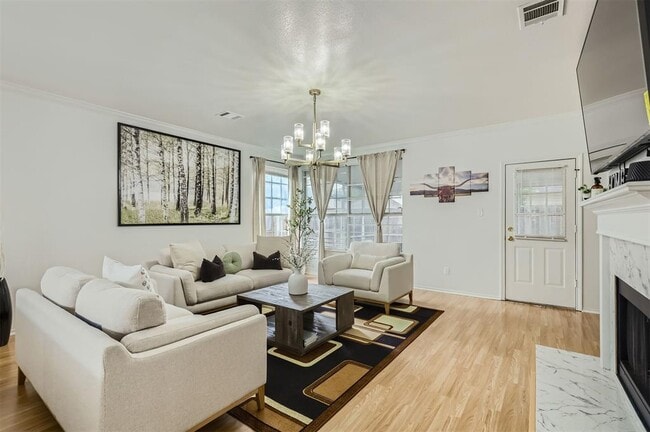 Building Photo - 1016 Thackeray Ln