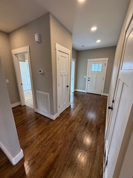 Building Photo - 1124 Cross Pointe Dr