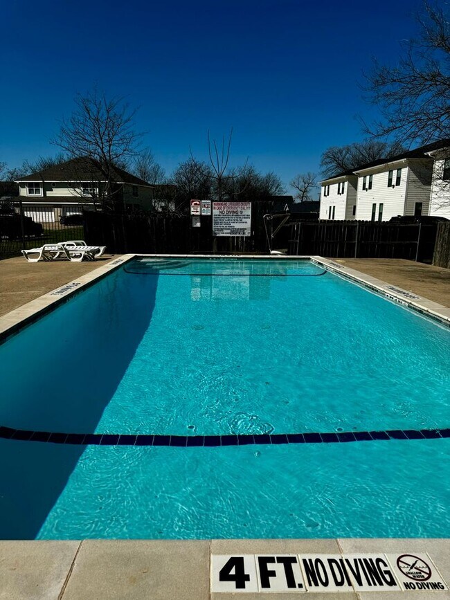 Building Photo - 2511 Pascal Ct