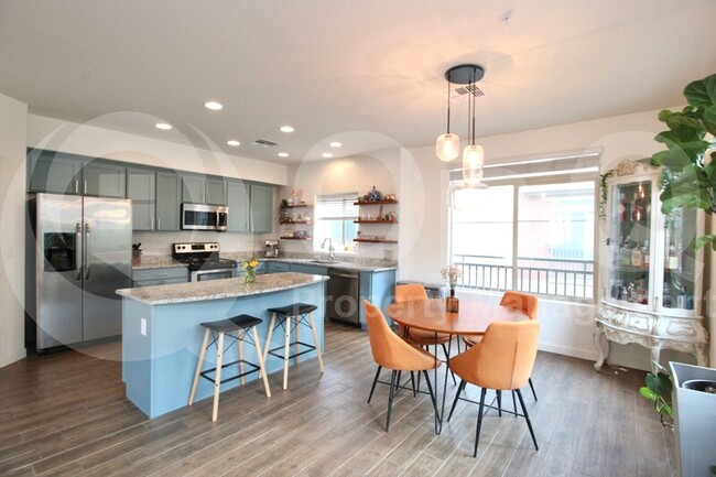 Building Photo - 240 W Juniper Ave