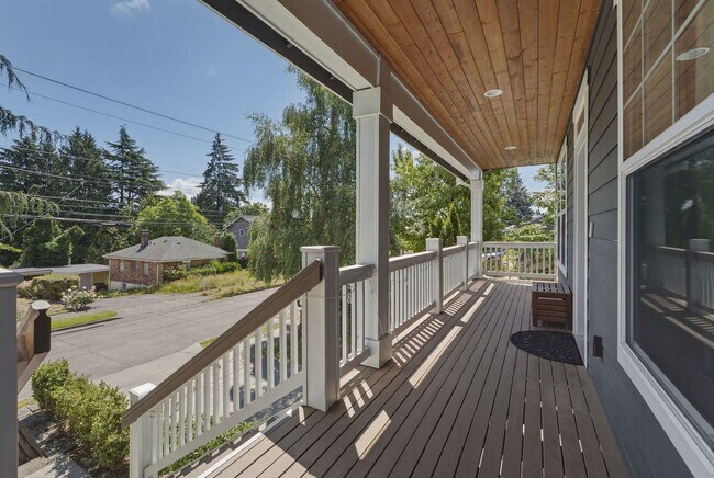 Building Photo - Remarkable Craftsman-4BR
