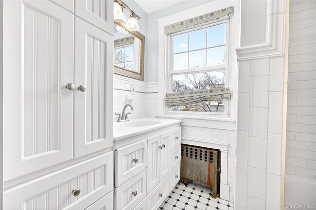 Building Photo - 14 Columbia Pl