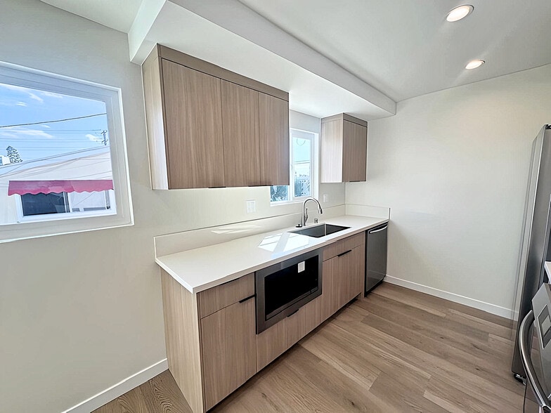 Building Photo - 1302 Amethyst St