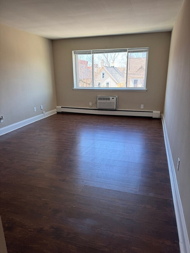 Building Photo - 2260 N Summit Ave