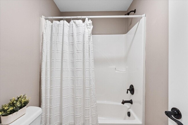 Building Photo - 7458 White Pine Dr