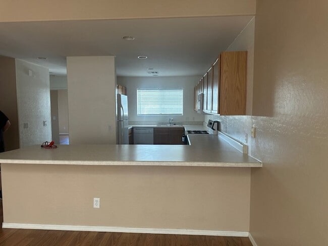 Building Photo - $1,550 2-3 Bedroom For Lease With Community Heated Pool & Spa in 85207!