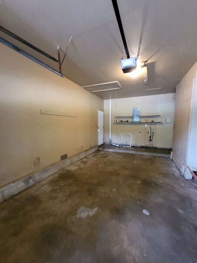Building Photo - (3) Bed/(2) Bath in Core Norman!