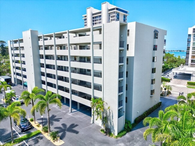 Building Photo - 2 Bedroom 2 Bath Waterview Condo (Palm Place Condominiums)