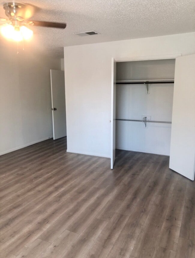 Building Photo - 6456 Kentwick Dr