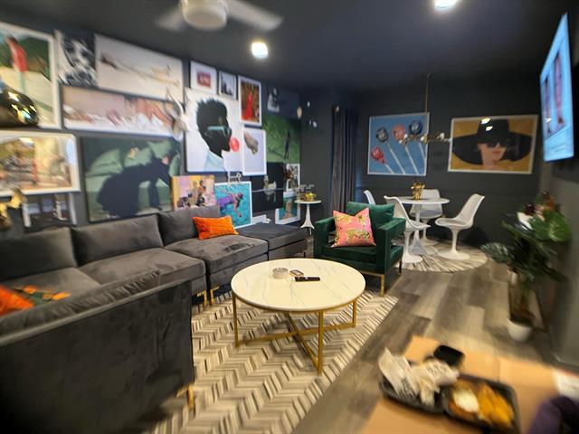 Primary Photo - 3045 Park Ln