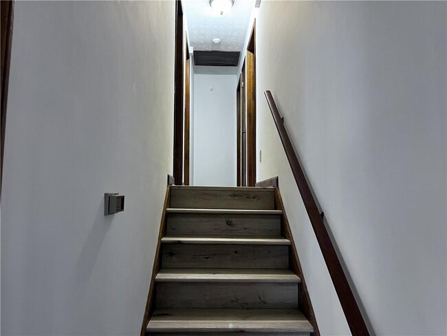 Building Photo - 3378 Mountain Hollow Dr