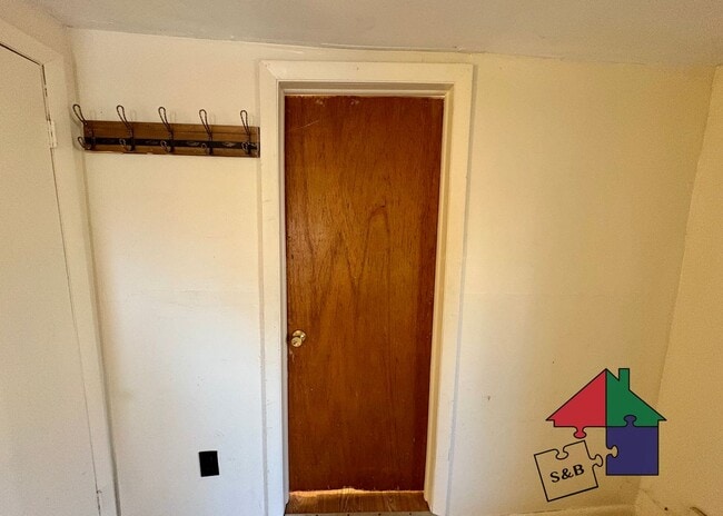 Building Photo - 4 Weaver Ln