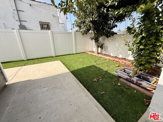 Building Photo - 3900 2nd Ave