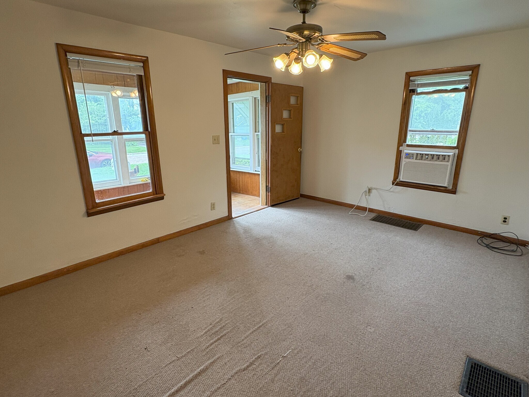 Building Photo - 1116 E Davenport St