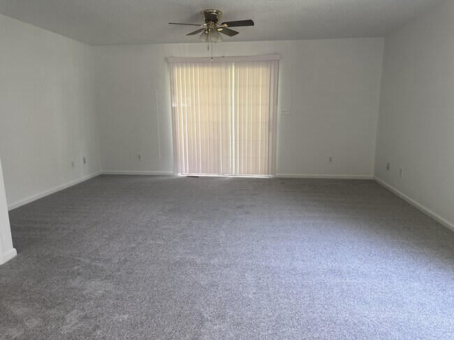 Building Photo - 118 Henley Pl