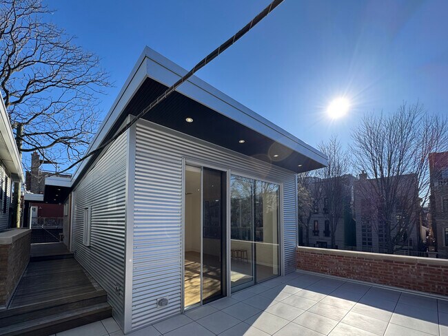 Building Photo - 1317 N Leavitt St