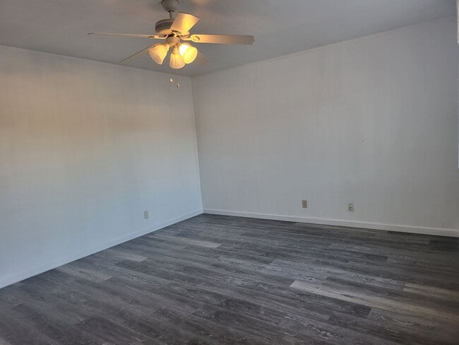 Building Photo - All Upgraded, Small Yard, Garage - AVAILABLE NOW!!