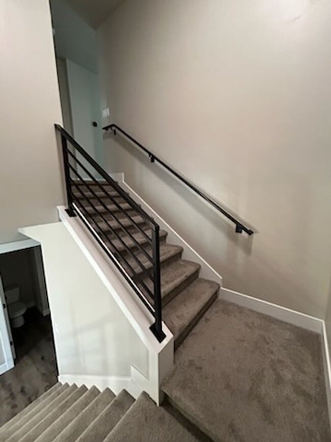 Building Photo - Hummingbird Townhome