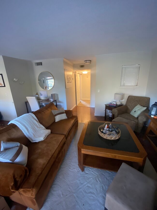 Building Photo - 210 Summit Ridge Dr