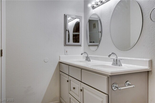 Building Photo - 5216 Mandalay Springs Dr