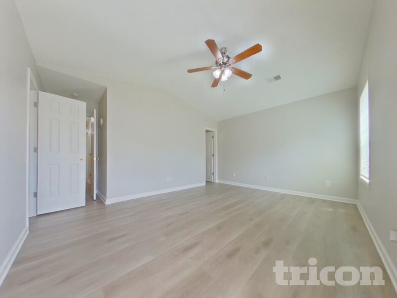 Building Photo - 404 Castle Ridge Dr