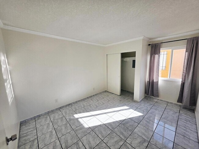 Building Photo - 4056 Van Dyke Ave