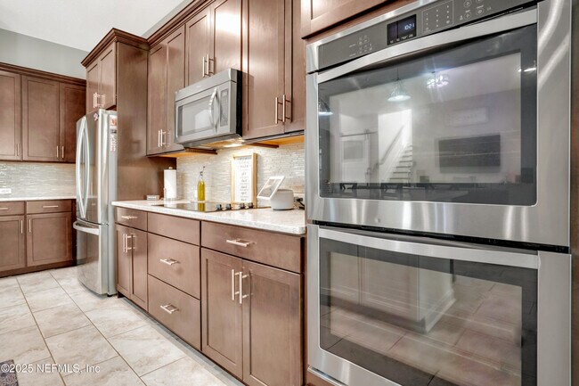 Building Photo - 606 Cloisterbane Dr