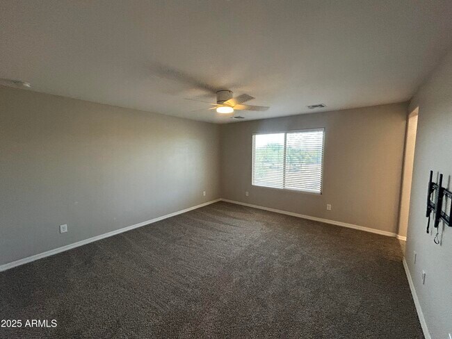 Building Photo - 25930 N Thornhill Dr