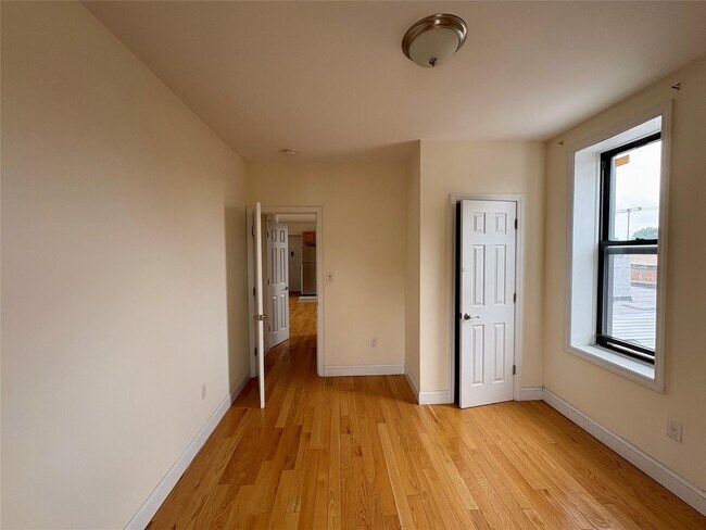 Building Photo - 951 McLean Ave