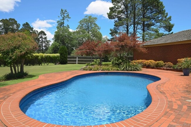 Building Photo - 260 Oak Ridge Ln