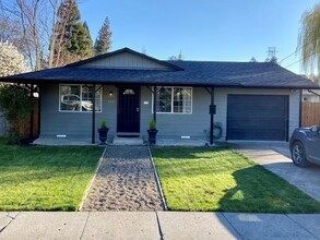 Building Photo - Perfect 3 bedroom/1 bath Home in Downtown ...