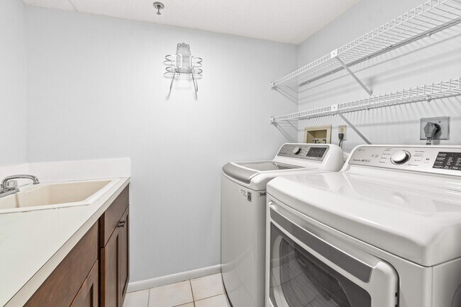 Building Photo - 7201 Promenade E Dr