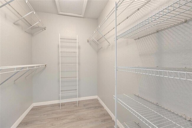 Building Photo - 3343 S Kirkman Rd