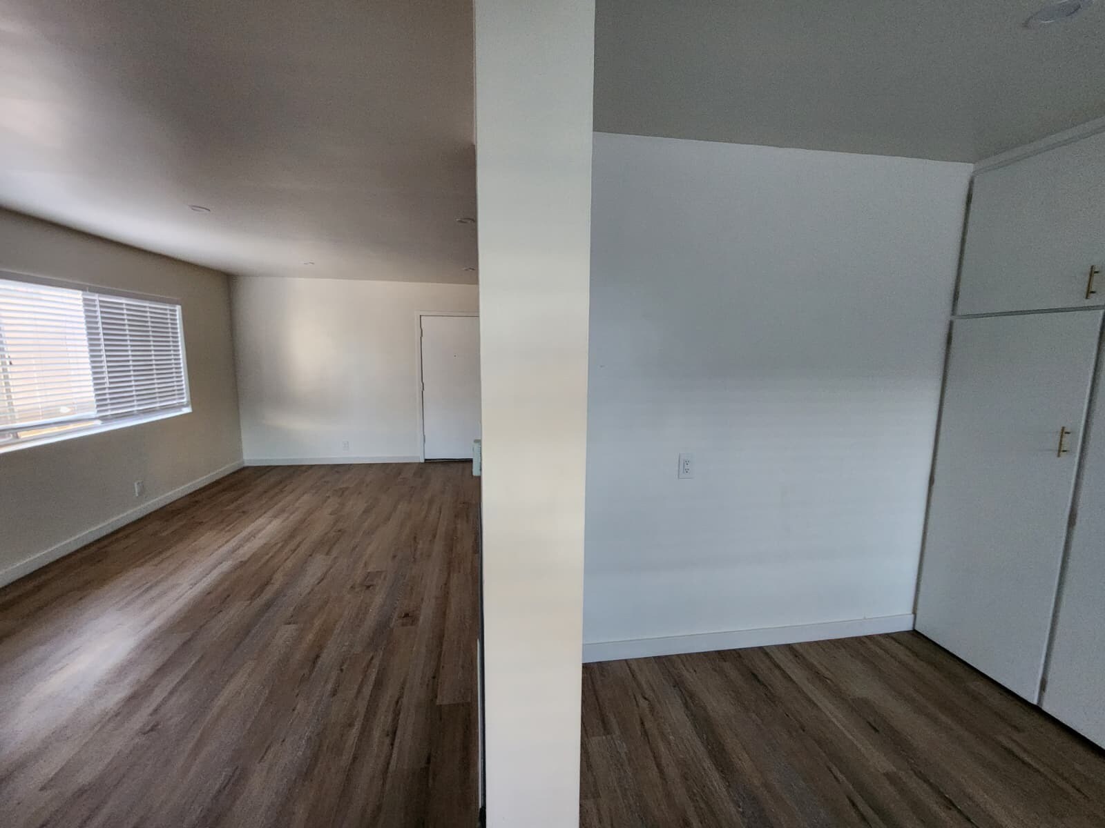 Building Photo - 1414 S Orange Grove Ave