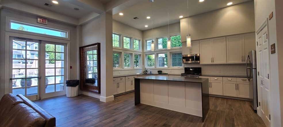 Building Photo - 16125 Juanita Woodinville Way NE