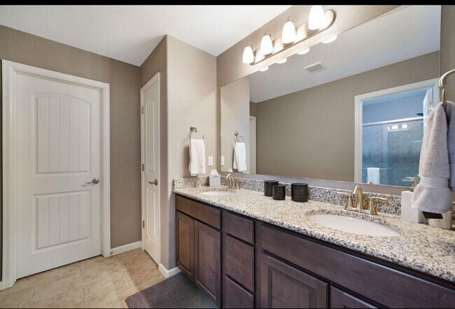 Building Photo - FULLY FURNISHED Northgate 3 Bed & Office near AFA