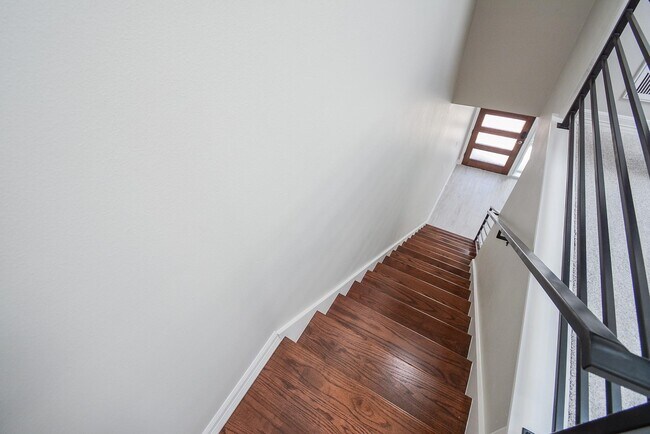 Building Photo - 147 S 66th St
