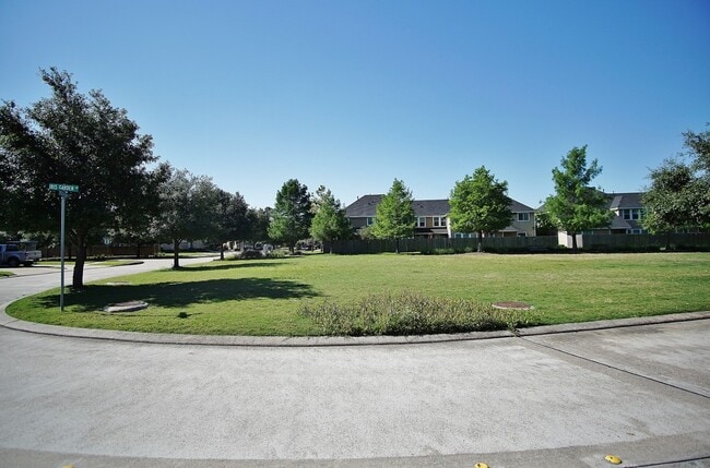 Building Photo - 13051 Iris Garden Ln