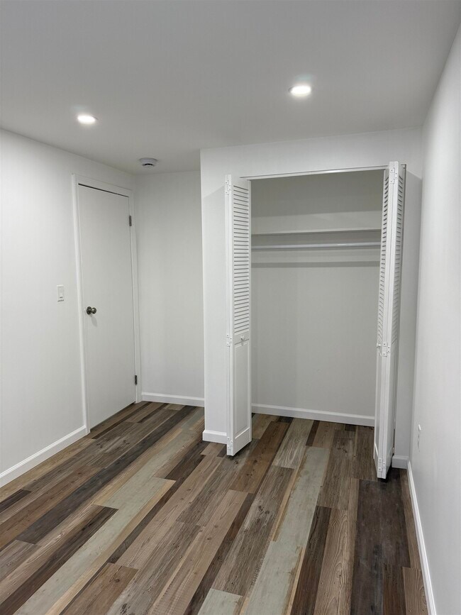 Building Photo - 360 Whiton St