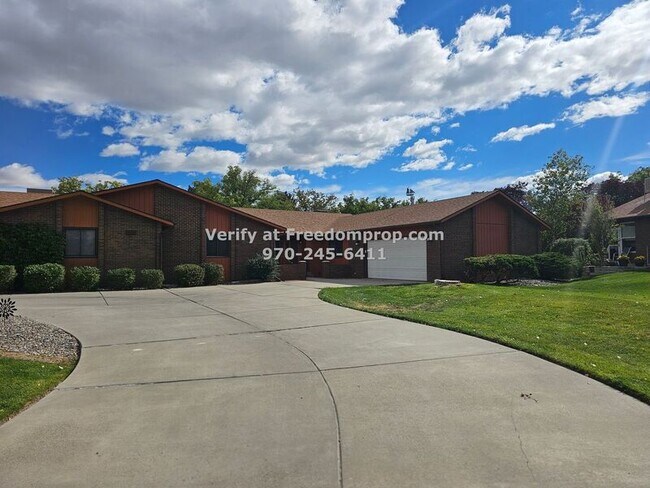 Building Photo - 2703 Crossroads Blvd