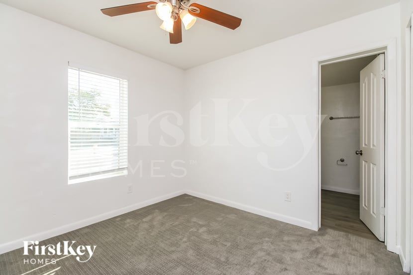 Building Photo - 9321 E Dallas St