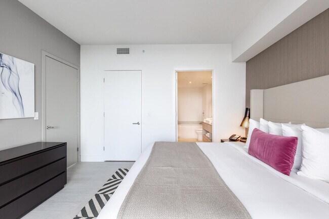 Building Photo - 2721 Hallandale Beach Blvd