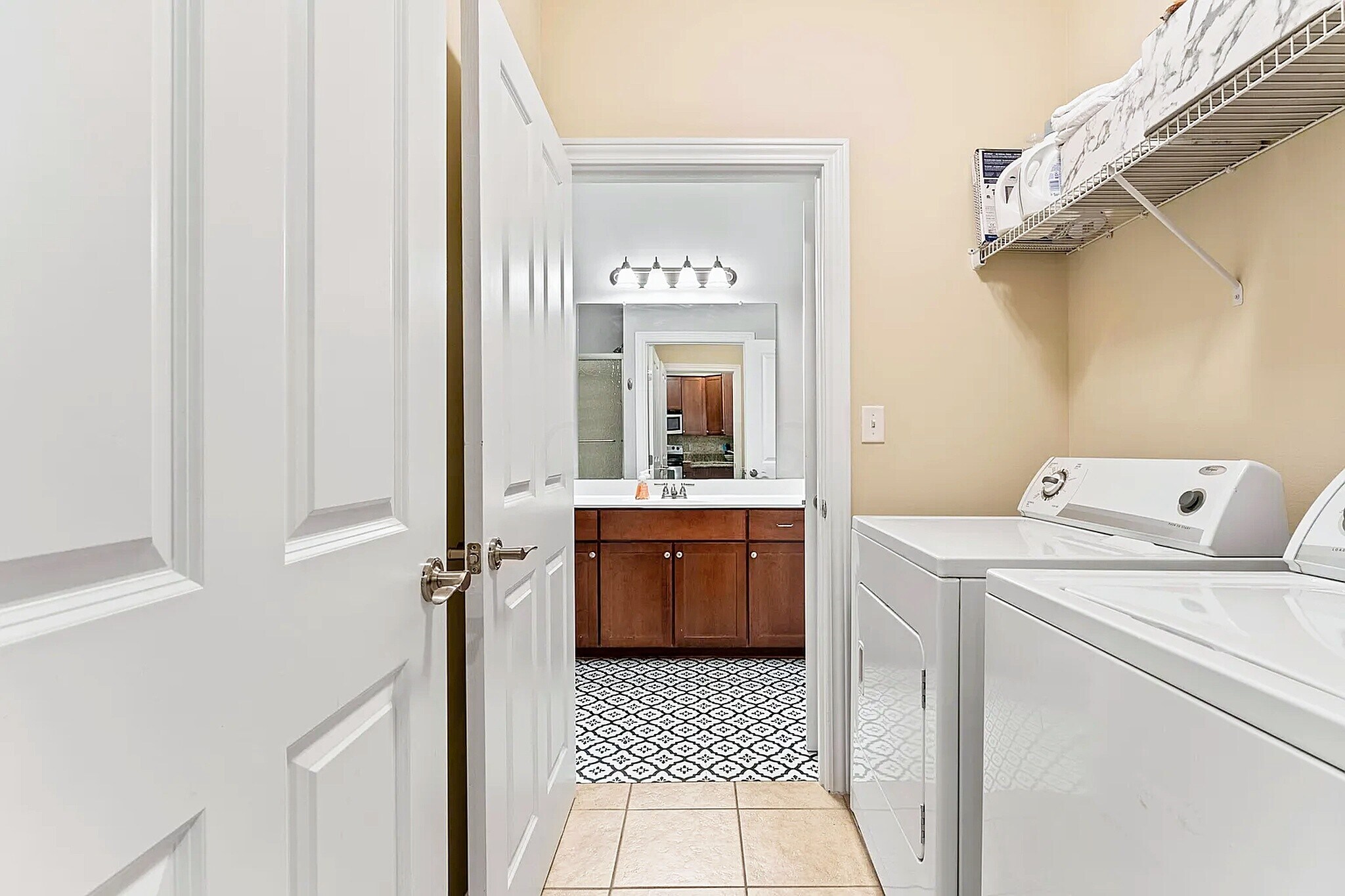 Landry room - 515 W 1st Ave